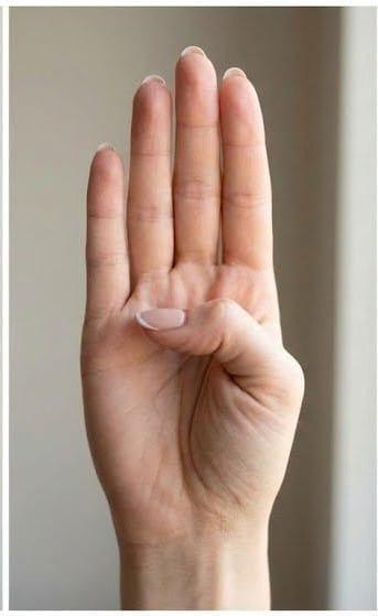 Sinal de Socorro - Passo 2: Polegar ao Centro