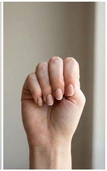 Sinal de Socorro - Passo 3: Feche a Mão